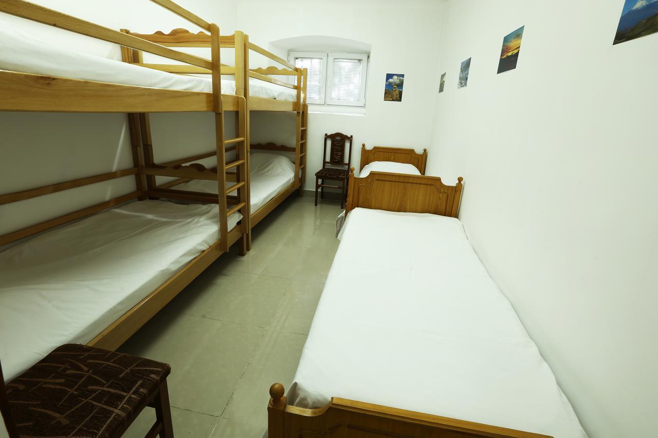 Byron Hostel Erivan Dış mekan fotoğraf