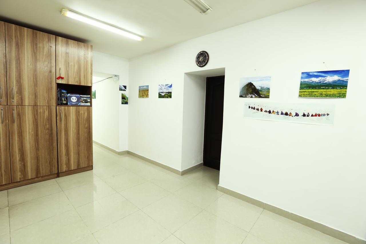 Byron Hostel Erivan Dış mekan fotoğraf