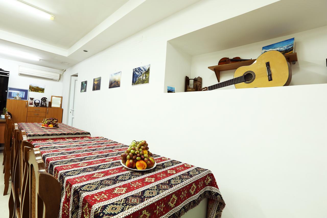 Byron Hostel Erivan Dış mekan fotoğraf