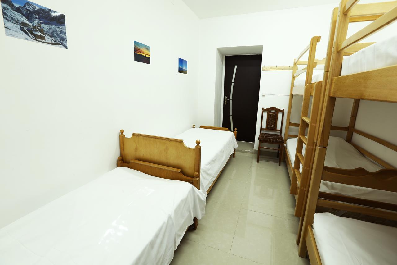 Byron Hostel Erivan Dış mekan fotoğraf
