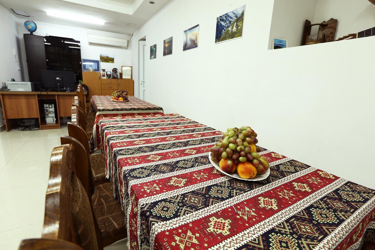 Byron Hostel Erivan Dış mekan fotoğraf