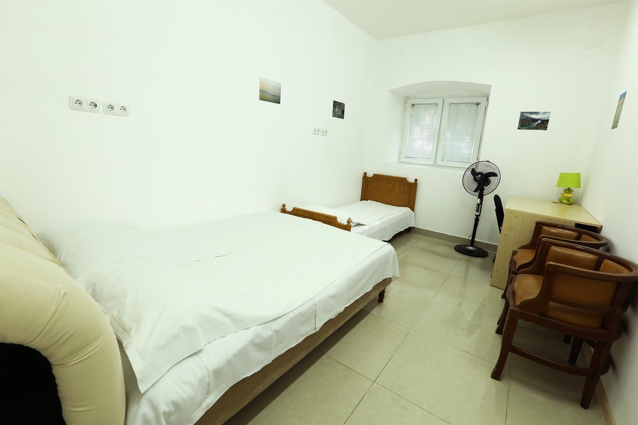 Byron Hostel Erivan Dış mekan fotoğraf
