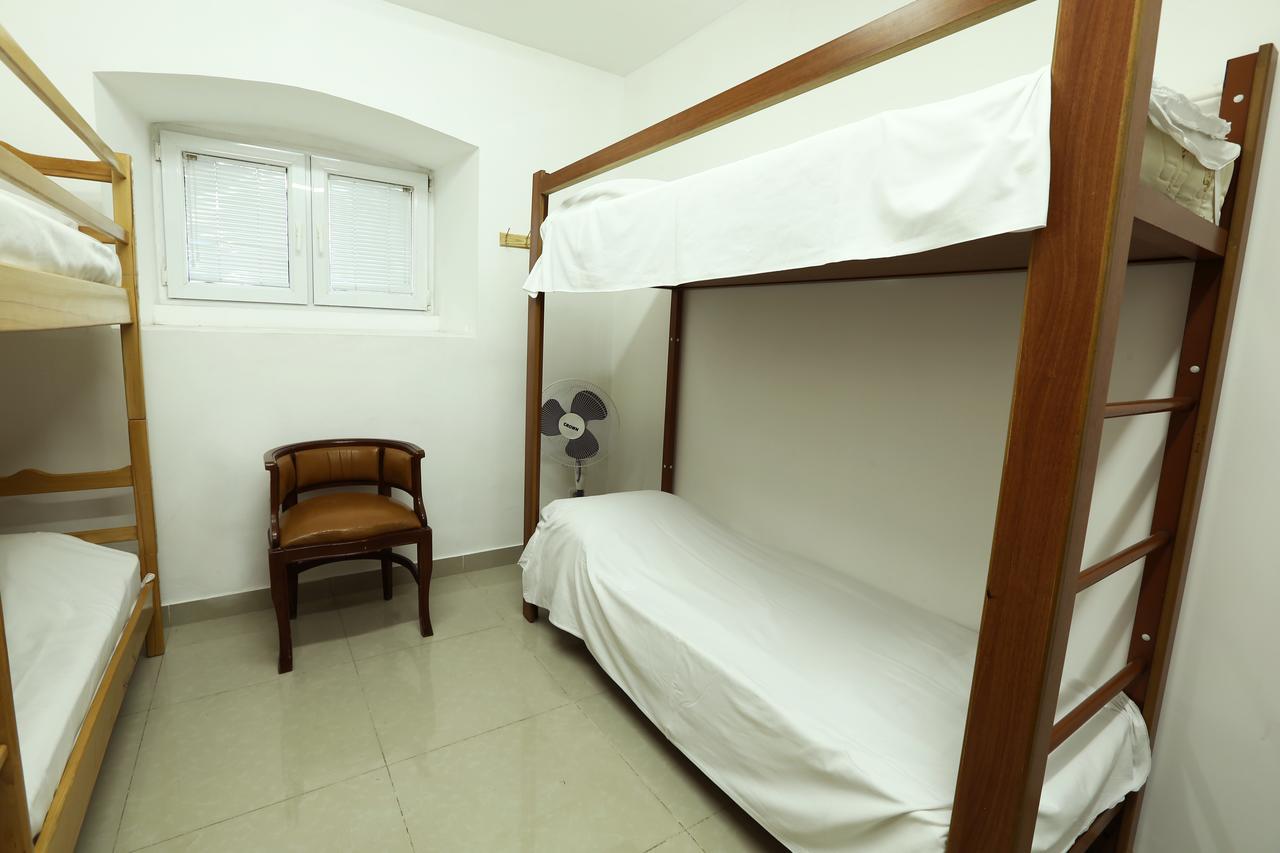 Byron Hostel Erivan Dış mekan fotoğraf